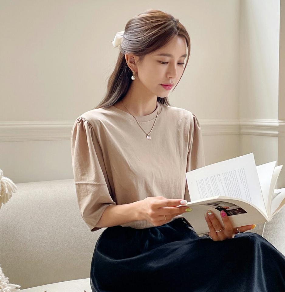 コントラストパフスリーブTシャツ・b68180 レディース 【tops】トップス Tシャツ 半袖 ハーフスリーブ パフスリーブ 二の腕カバー 単色 無地 ラウンドネック 異素材 ふんわり ボリューム袖 大人 切り替え 夏 韓国ファッション
