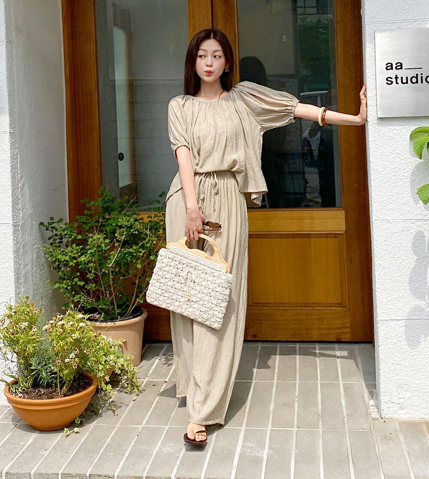 【10%OFF】2WAYリンクルパフブラウス&ストリング付パンツSET・t68204 レディース 【pt】セットアップ setup トップス ブラウス オフショルダー 七分袖 七分丈 7分袖 7分丈 パフスリーブ リンクル パンツ ズボン ウエストゴム ワイド 春 夏 韓国ファッション セール SALE