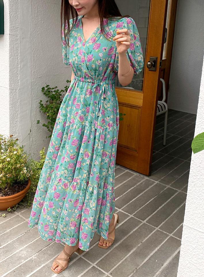 ストリング付花柄カシュクールワンピース・b68197 レディース 【ops】ワンピース ロング丈 半袖 パフスリーブ ハーフスリーブ カシュクール 花柄 大人 フェミニン かわいい シフォン ティアード 二の腕カバー 夏 韓国ファッション