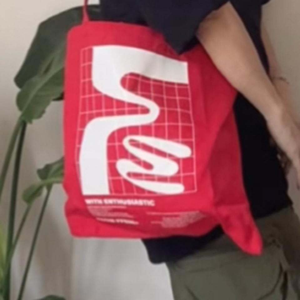 FFEINのトートバッグ