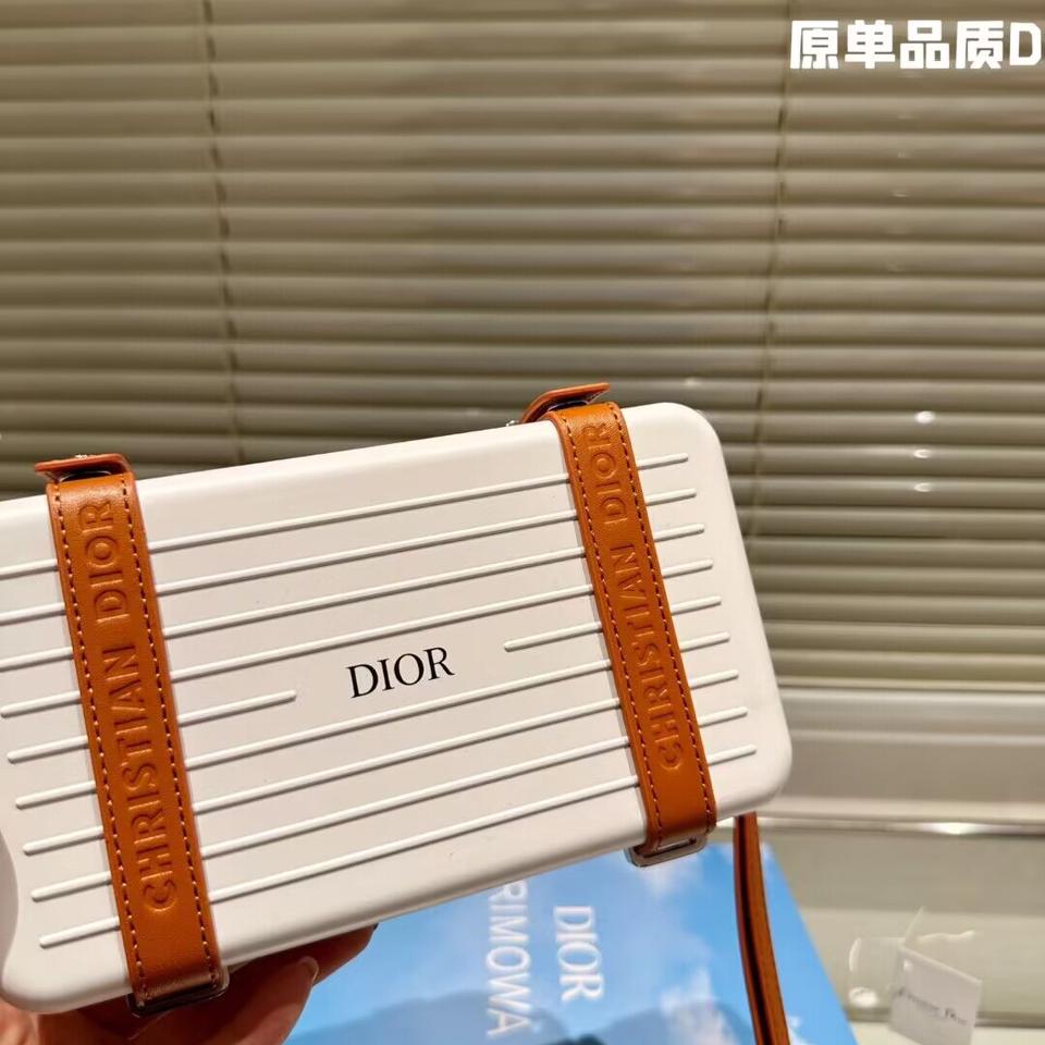 {{.FirstItem.Brand.Name}}({{.FirstItem.Brand.NameKana}})の「{{.FirstItem.Name}}」を使った{{.PostType}}
