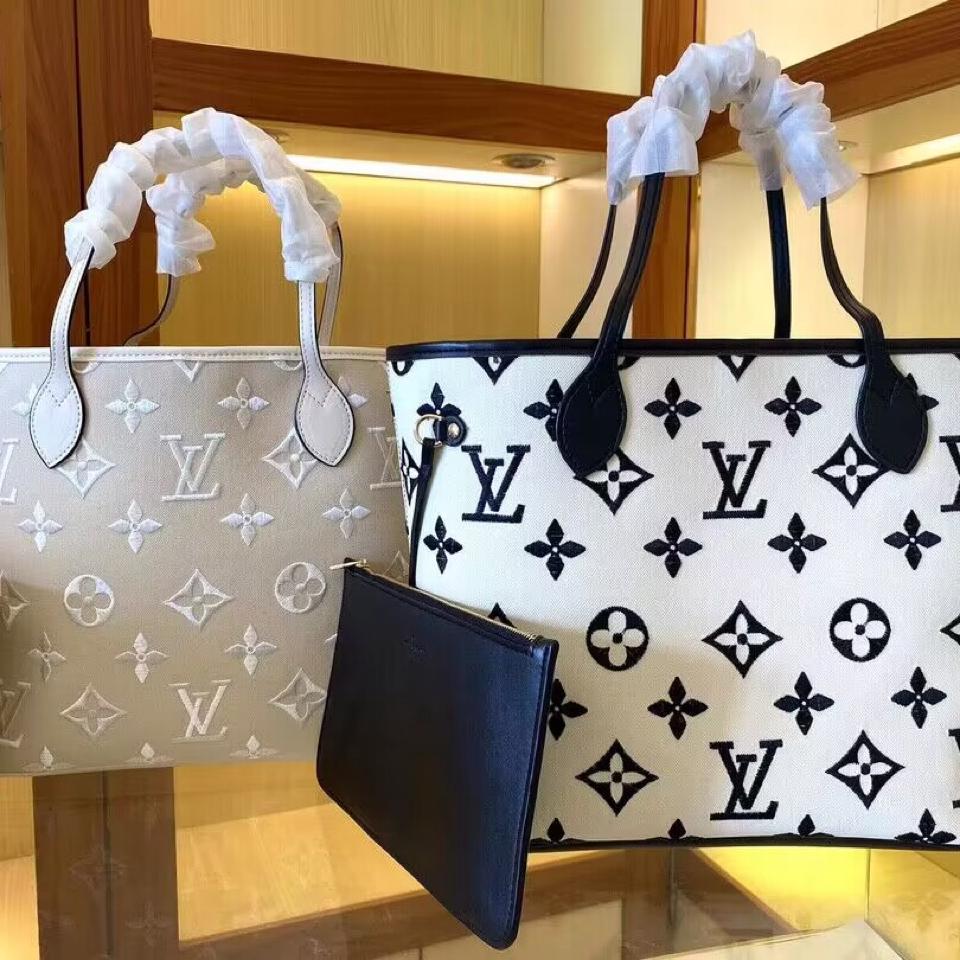 {{.FirstItem.Brand.Name}}({{.FirstItem.Brand.NameKana}})の「{{.FirstItem.Name}}」を使った{{.PostType}}