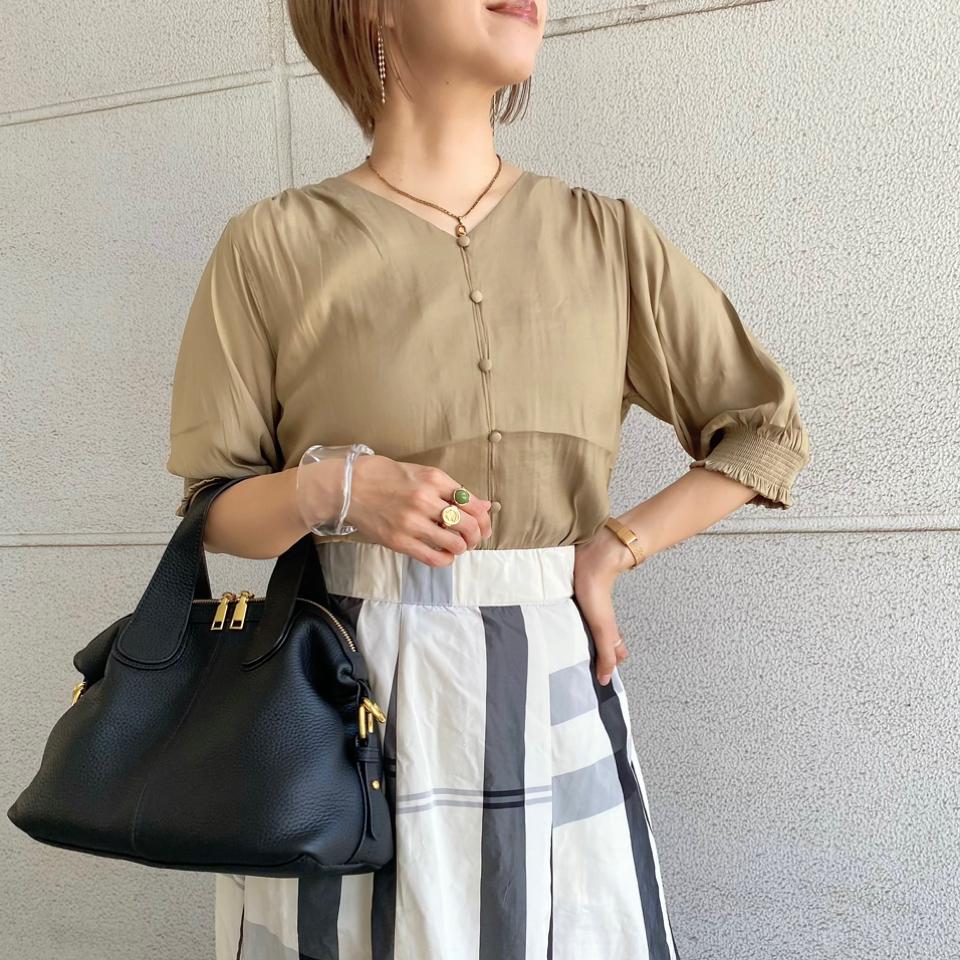 {{.FirstItem.Brand.Name}}({{.FirstItem.Brand.NameKana}})の「{{.FirstItem.Name}}」を使った{{.PostType}}