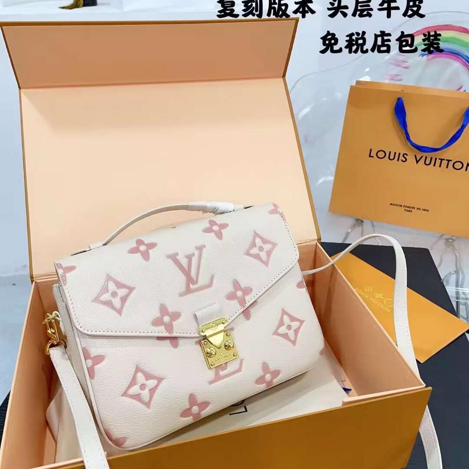{{.FirstItem.Brand.Name}}({{.FirstItem.Brand.NameKana}})の「{{.FirstItem.Name}}」を使った{{.PostType}}