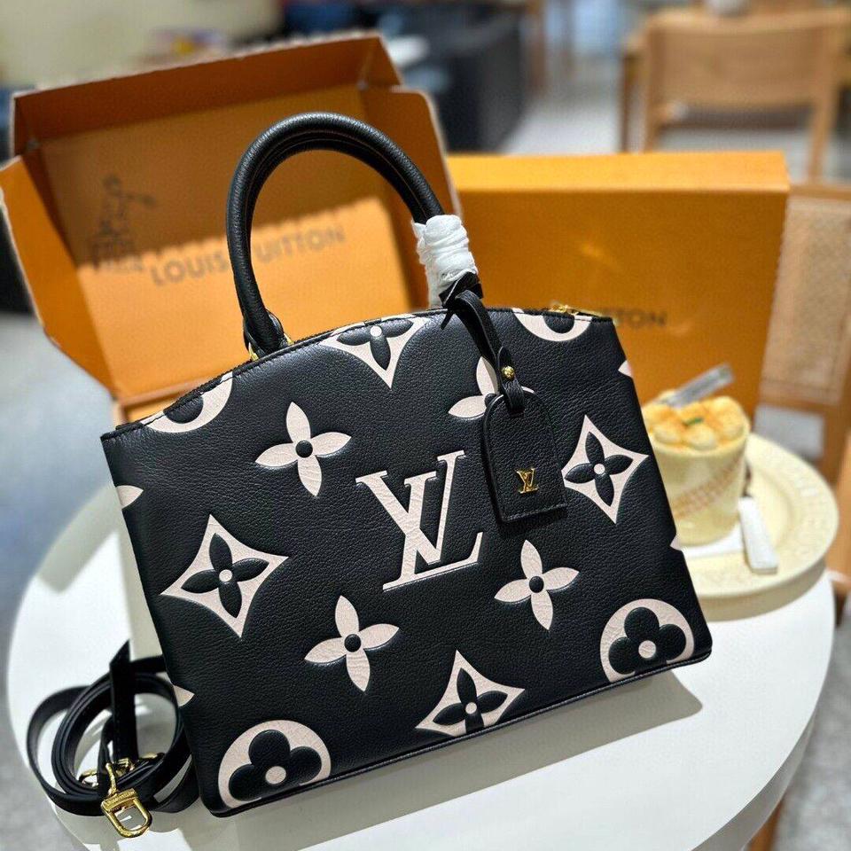 {{.FirstItem.Brand.Name}}({{.FirstItem.Brand.NameKana}})の「{{.FirstItem.Name}}」を使った{{.PostType}}