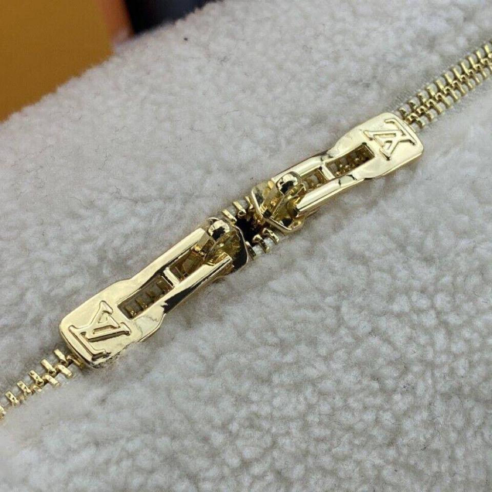 {{.FirstItem.Brand.Name}}({{.FirstItem.Brand.NameKana}})の「{{.FirstItem.Name}}」を使った{{.PostType}}