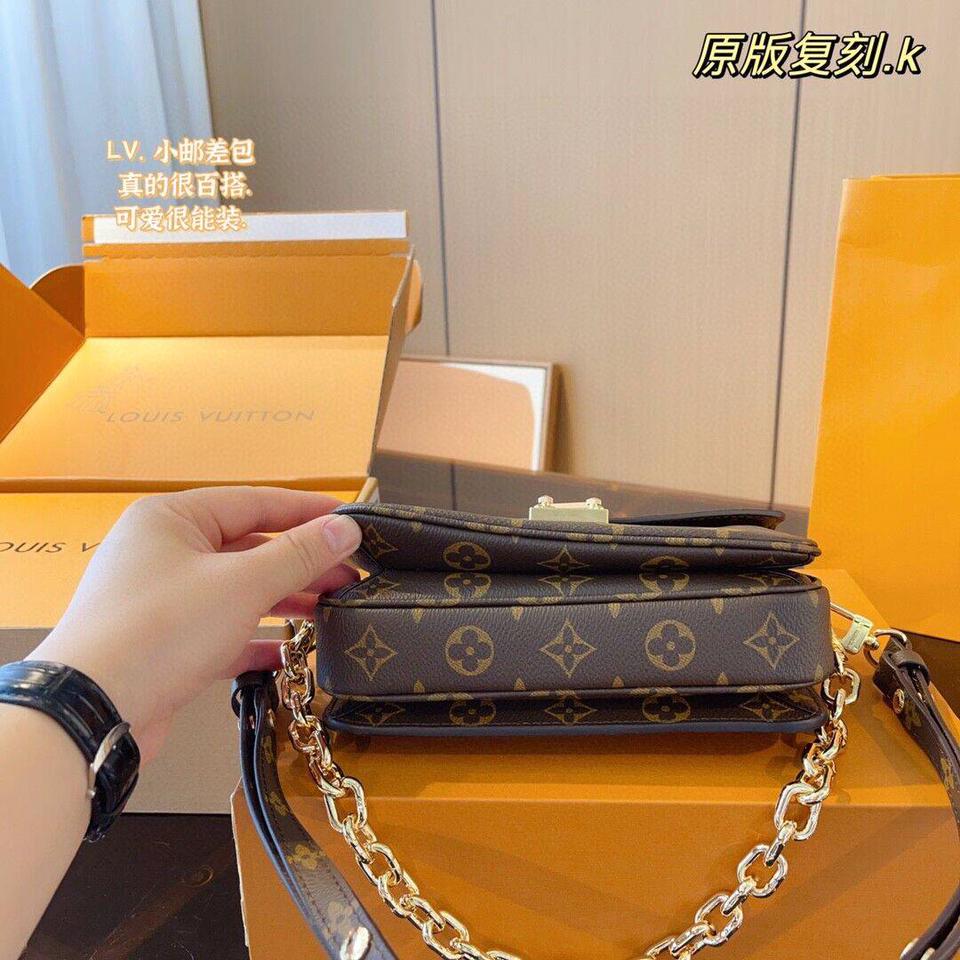 {{.FirstItem.Brand.Name}}({{.FirstItem.Brand.NameKana}})の「{{.FirstItem.Name}}」を使った{{.PostType}}