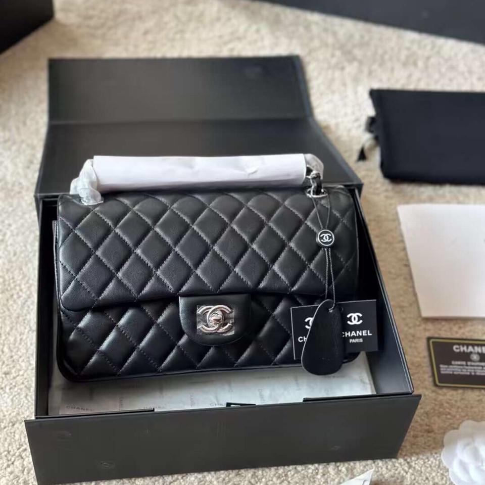 {{.FirstItem.Brand.Name}}({{.FirstItem.Brand.NameKana}})の「{{.FirstItem.Name}}」を使った{{.PostType}}