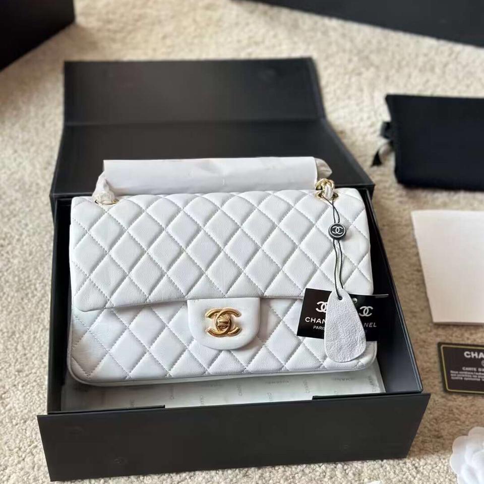 {{.FirstItem.Brand.Name}}({{.FirstItem.Brand.NameKana}})の「{{.FirstItem.Name}}」を使った{{.PostType}}