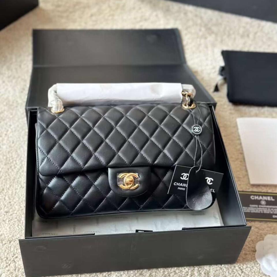 {{.FirstItem.Brand.Name}}({{.FirstItem.Brand.NameKana}})の「{{.FirstItem.Name}}」を使った{{.PostType}}