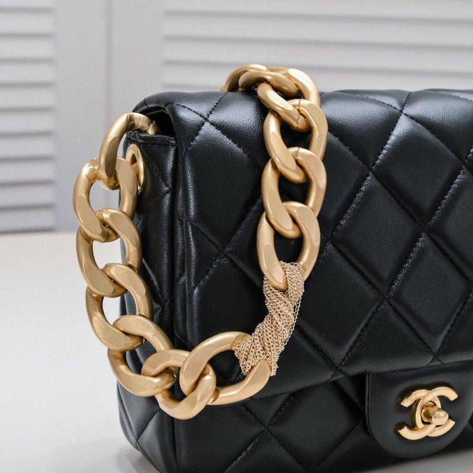 {{.FirstItem.Brand.Name}}({{.FirstItem.Brand.NameKana}})の「{{.FirstItem.Name}}」を使った{{.PostType}}