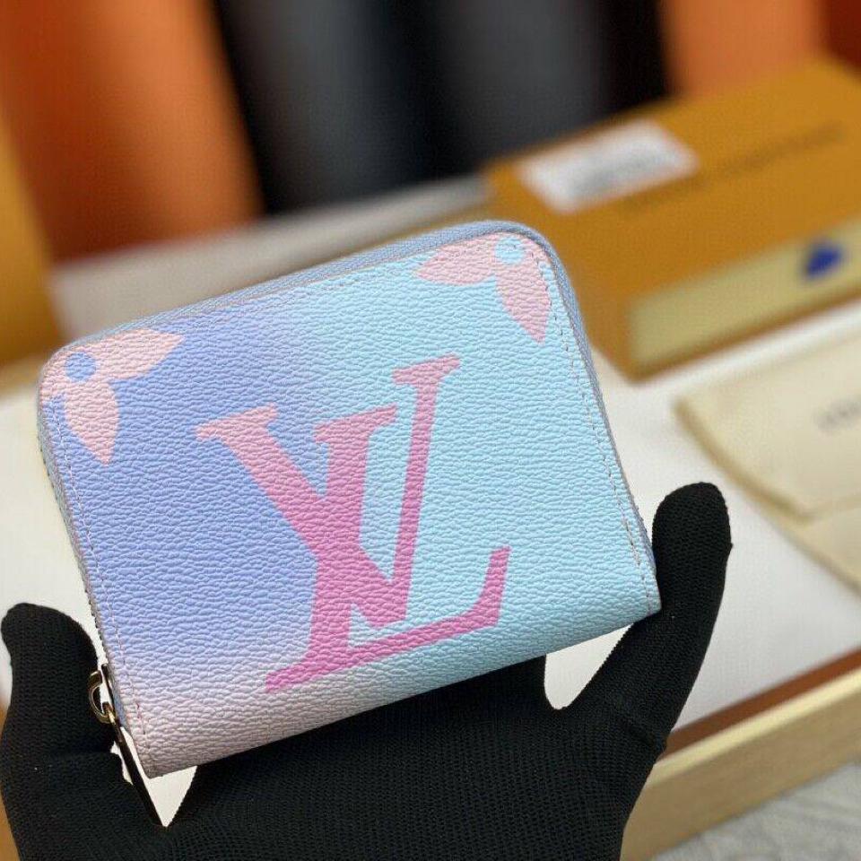 {{.FirstItem.Brand.Name}}({{.FirstItem.Brand.NameKana}})の「{{.FirstItem.Name}}」を使った{{.PostType}}