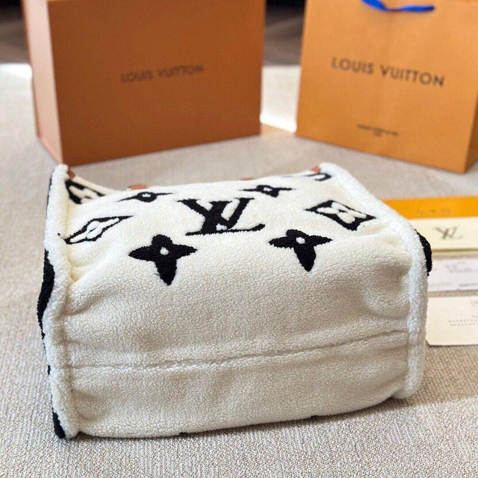 {{.FirstItem.Brand.Name}}({{.FirstItem.Brand.NameKana}})の「{{.FirstItem.Name}}」を使った{{.PostType}}