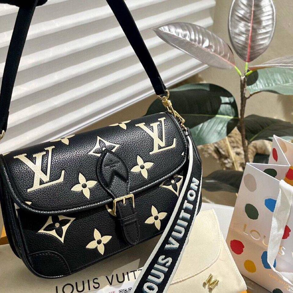 {{.FirstItem.Brand.Name}}({{.FirstItem.Brand.NameKana}})の「{{.FirstItem.Name}}」を使った{{.PostType}}