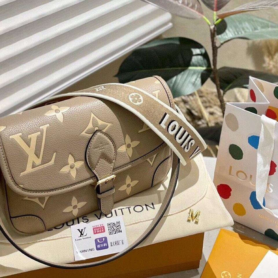 {{.FirstItem.Brand.Name}}({{.FirstItem.Brand.NameKana}})の「{{.FirstItem.Name}}」を使った{{.PostType}}