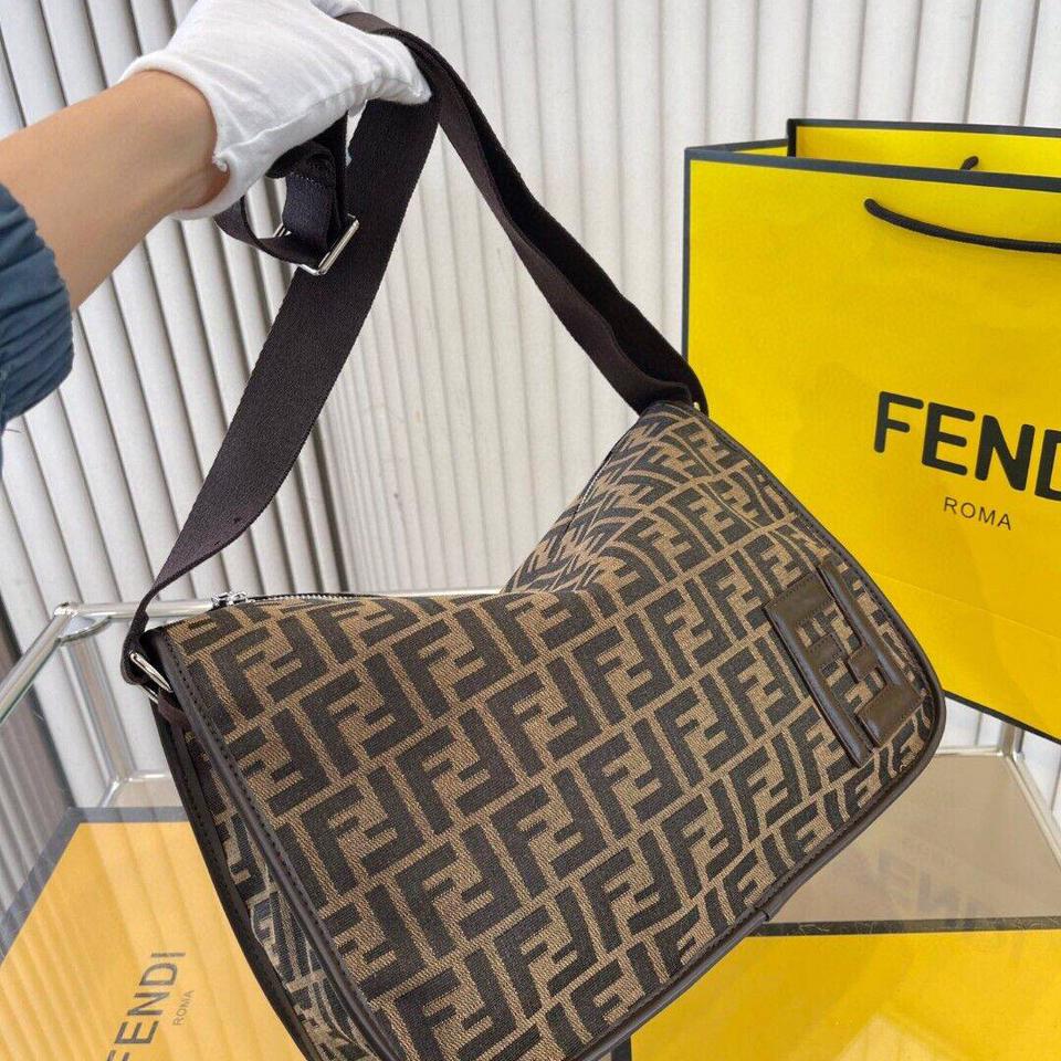 {{.FirstItem.Brand.Name}}({{.FirstItem.Brand.NameKana}})の「{{.FirstItem.Name}}」を使った{{.PostType}}