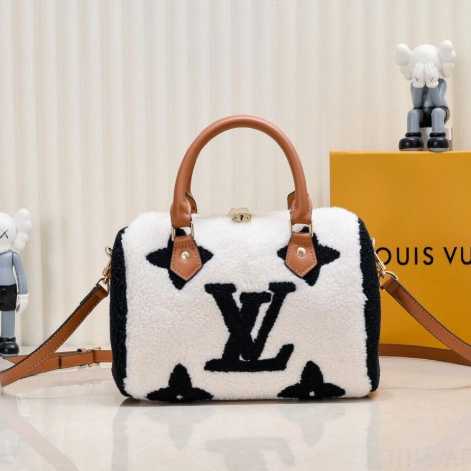 {{.FirstItem.Brand.Name}}({{.FirstItem.Brand.NameKana}})の「{{.FirstItem.Name}}」を使った{{.PostType}}