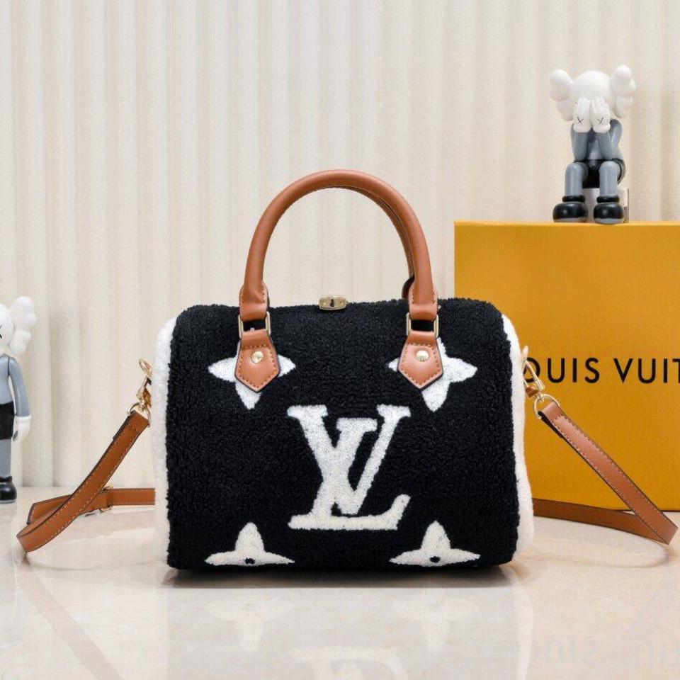 {{.FirstItem.Brand.Name}}({{.FirstItem.Brand.NameKana}})の「{{.FirstItem.Name}}」を使った{{.PostType}}