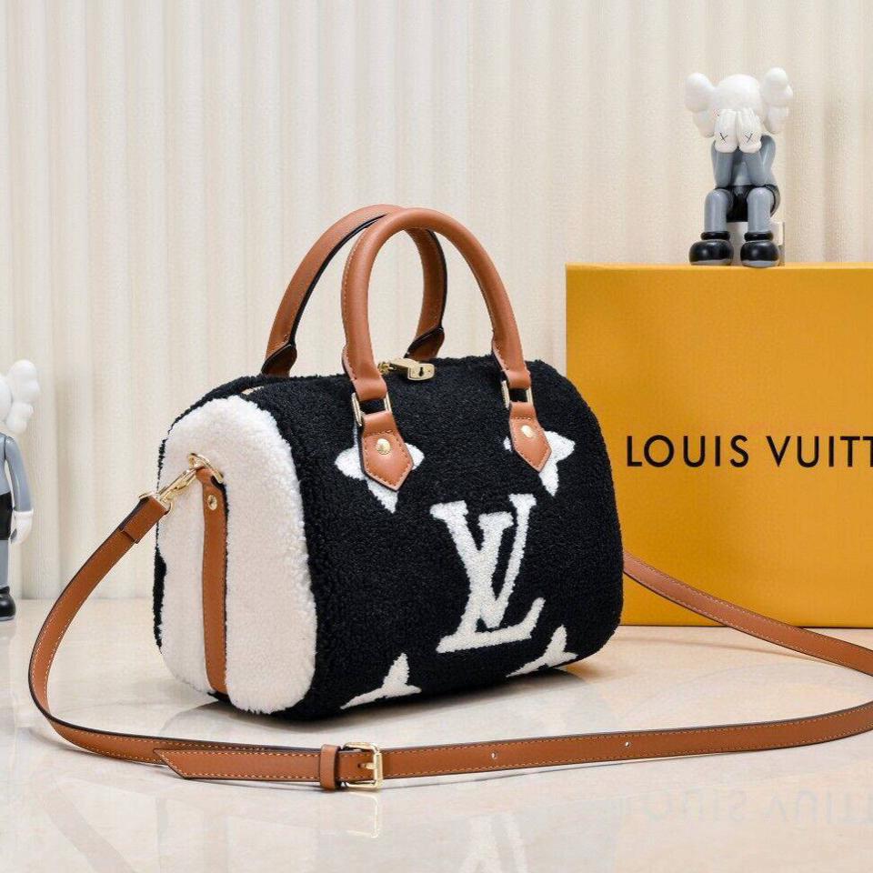 {{.FirstItem.Brand.Name}}({{.FirstItem.Brand.NameKana}})の「{{.FirstItem.Name}}」を使った{{.PostType}}