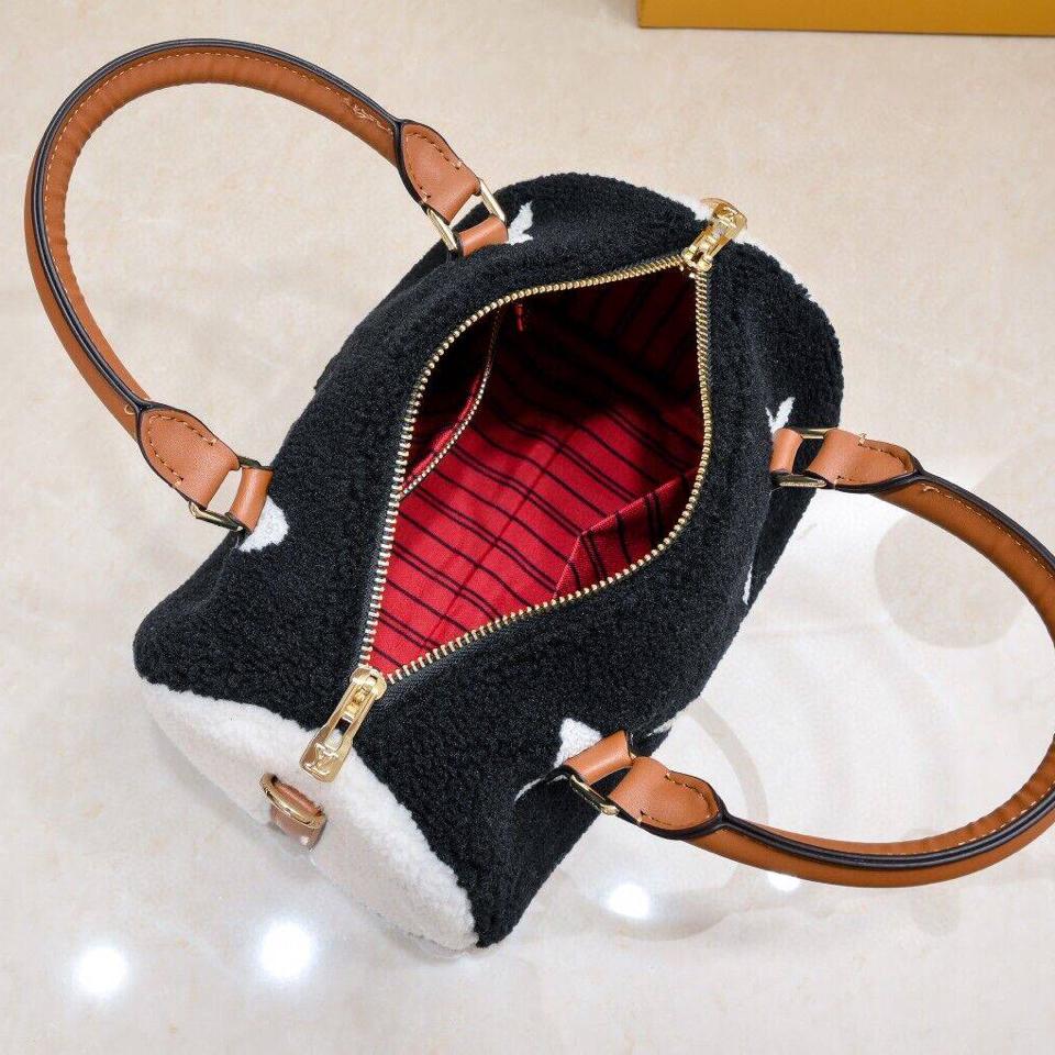 {{.FirstItem.Brand.Name}}({{.FirstItem.Brand.NameKana}})の「{{.FirstItem.Name}}」を使った{{.PostType}}