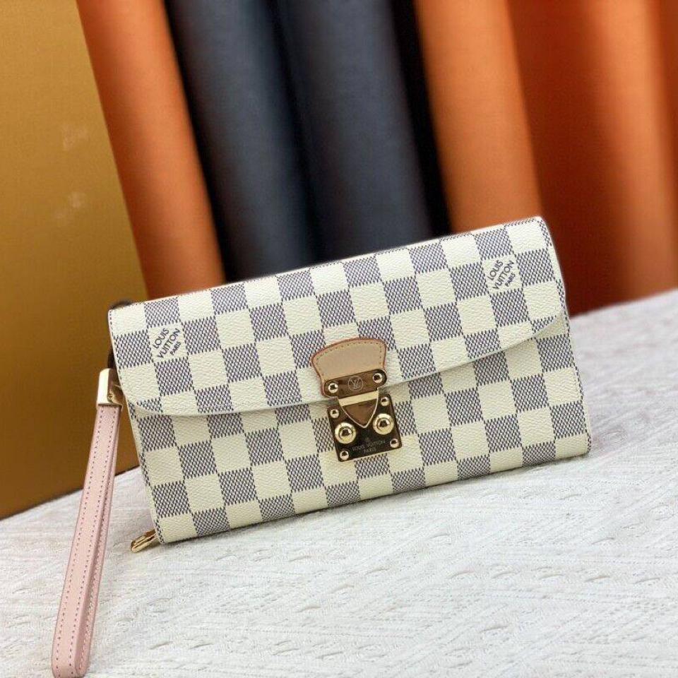 {{.FirstItem.Brand.Name}}({{.FirstItem.Brand.NameKana}})の「{{.FirstItem.Name}}」を使った{{.PostType}}