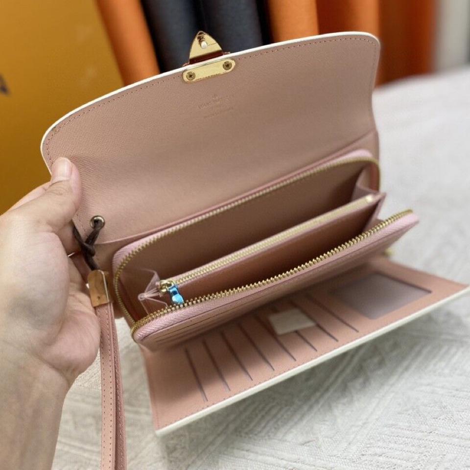 {{.FirstItem.Brand.Name}}({{.FirstItem.Brand.NameKana}})の「{{.FirstItem.Name}}」を使った{{.PostType}}