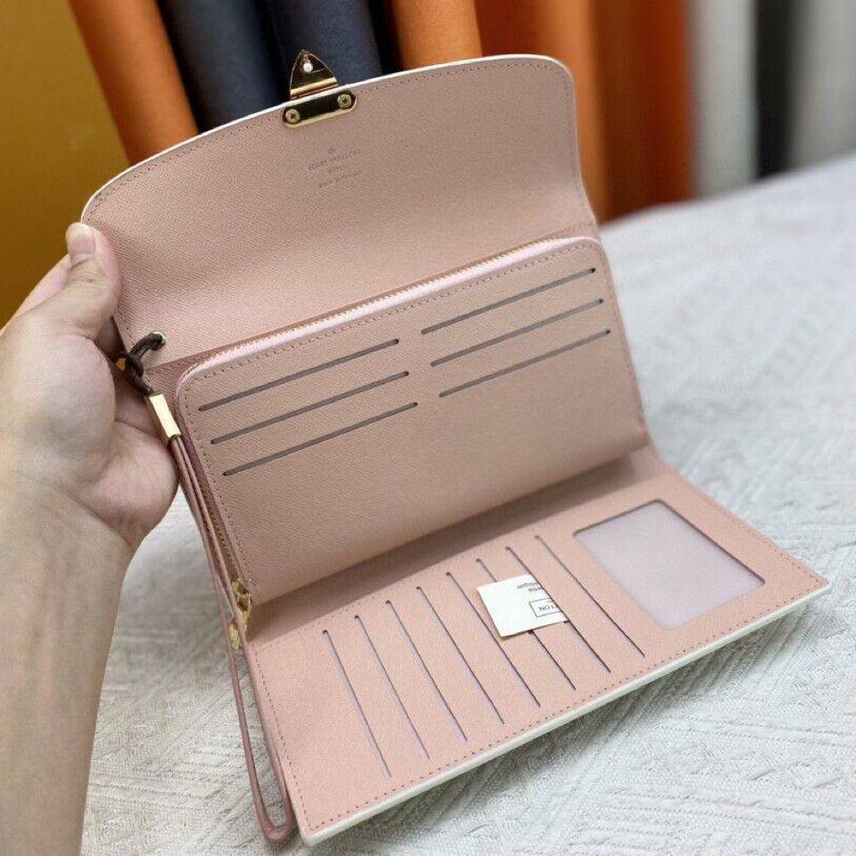 {{.FirstItem.Brand.Name}}({{.FirstItem.Brand.NameKana}})の「{{.FirstItem.Name}}」を使った{{.PostType}}