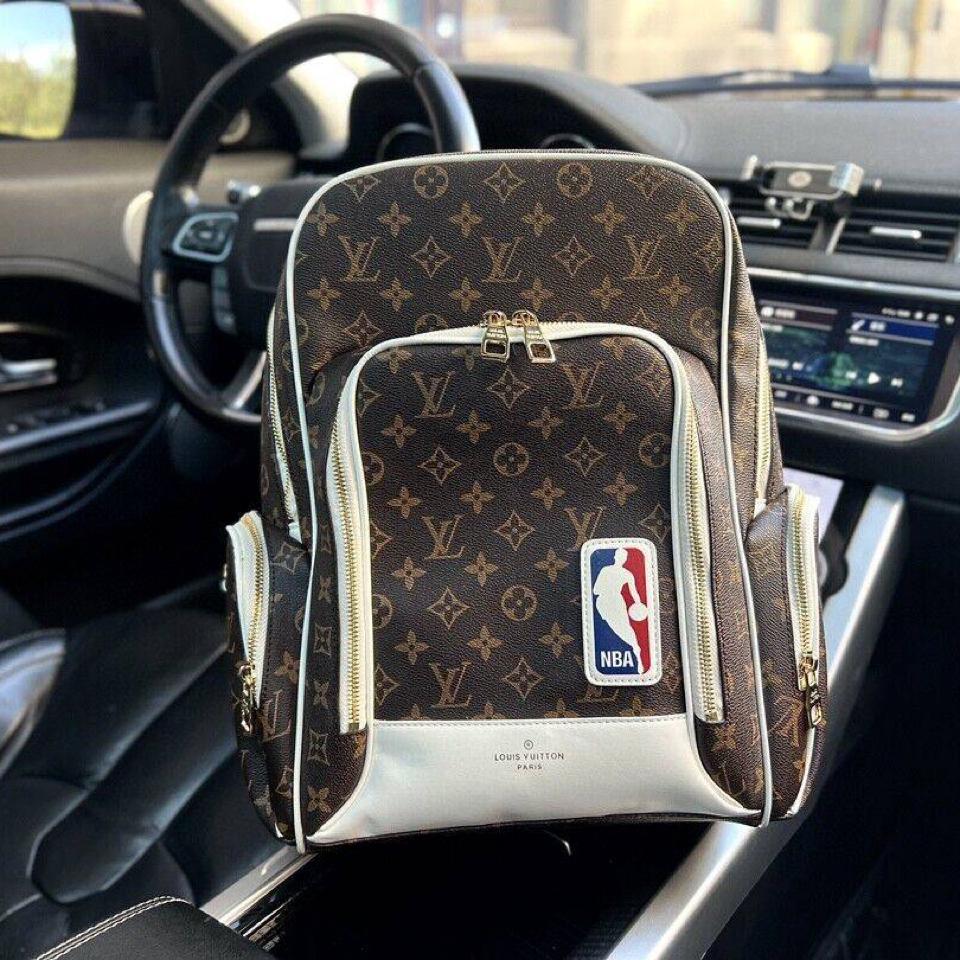 {{.FirstItem.Brand.Name}}({{.FirstItem.Brand.NameKana}})の「{{.FirstItem.Name}}」を使った{{.PostType}}