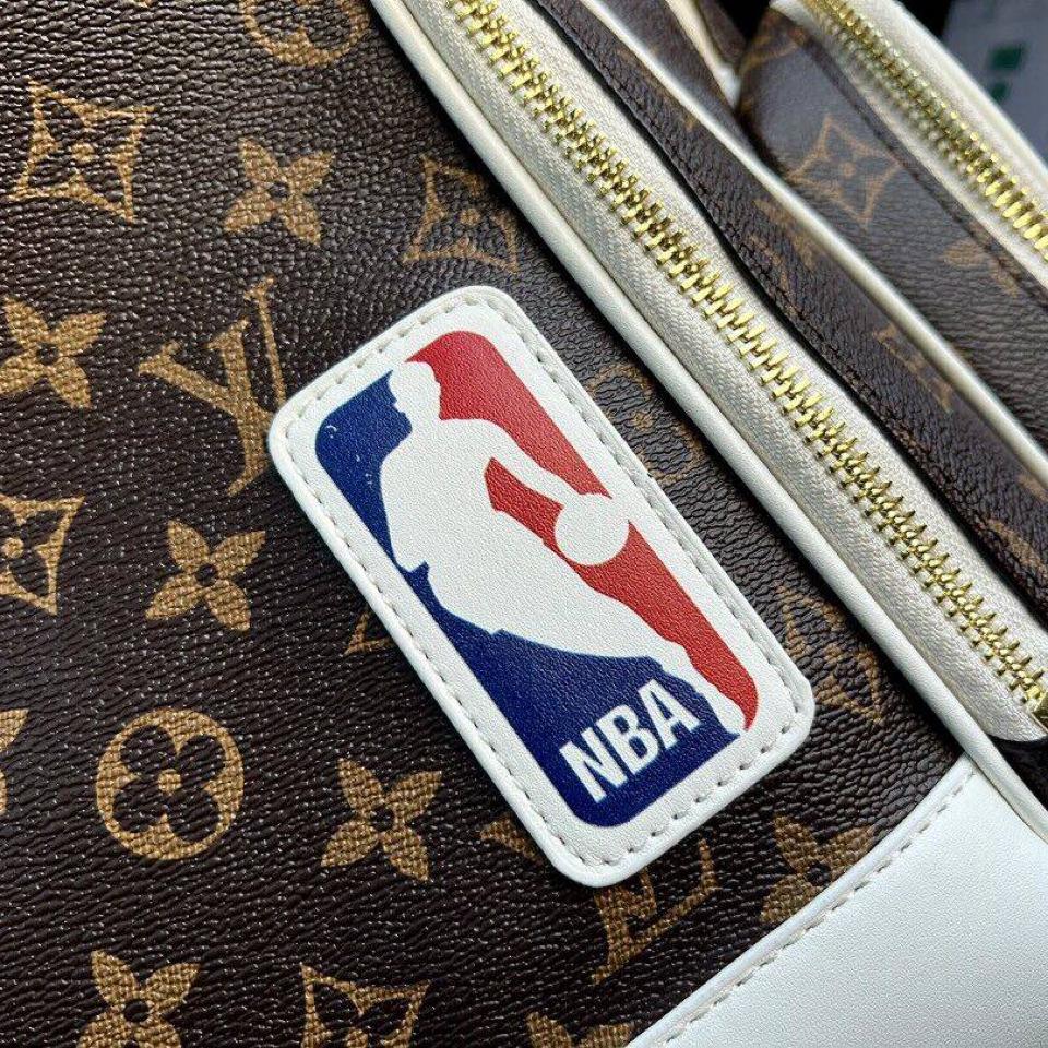 {{.FirstItem.Brand.Name}}({{.FirstItem.Brand.NameKana}})の「{{.FirstItem.Name}}」を使った{{.PostType}}