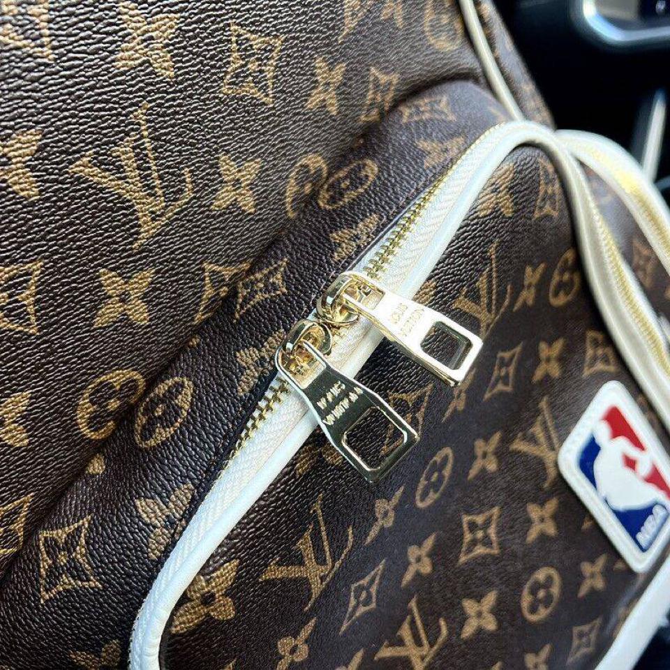 {{.FirstItem.Brand.Name}}({{.FirstItem.Brand.NameKana}})の「{{.FirstItem.Name}}」を使った{{.PostType}}