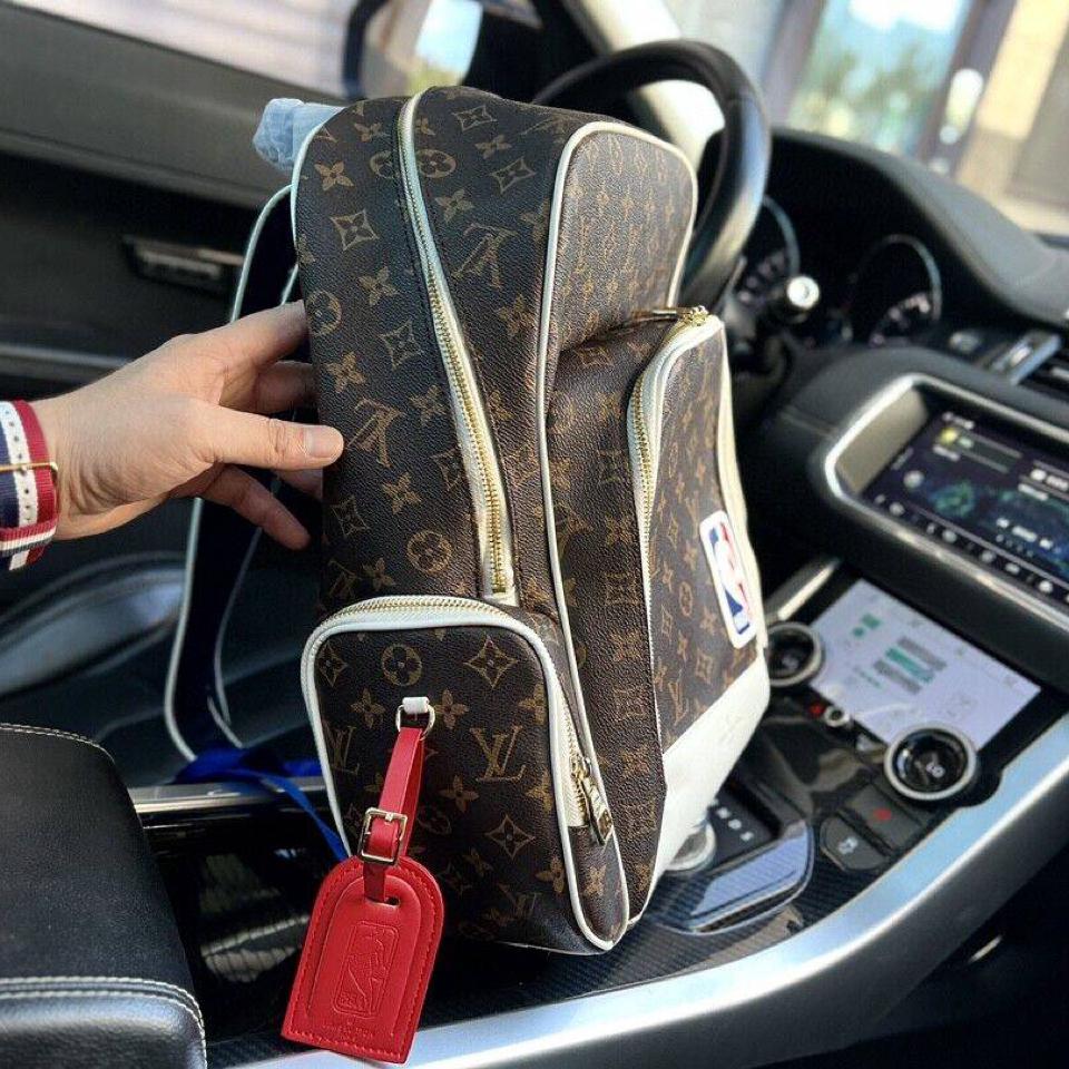 {{.FirstItem.Brand.Name}}({{.FirstItem.Brand.NameKana}})の「{{.FirstItem.Name}}」を使った{{.PostType}}