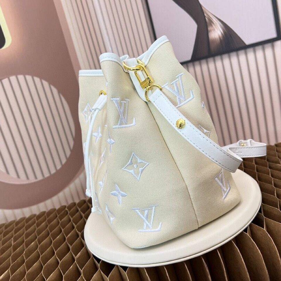 {{.FirstItem.Brand.Name}}({{.FirstItem.Brand.NameKana}})の「{{.FirstItem.Name}}」を使った{{.PostType}}