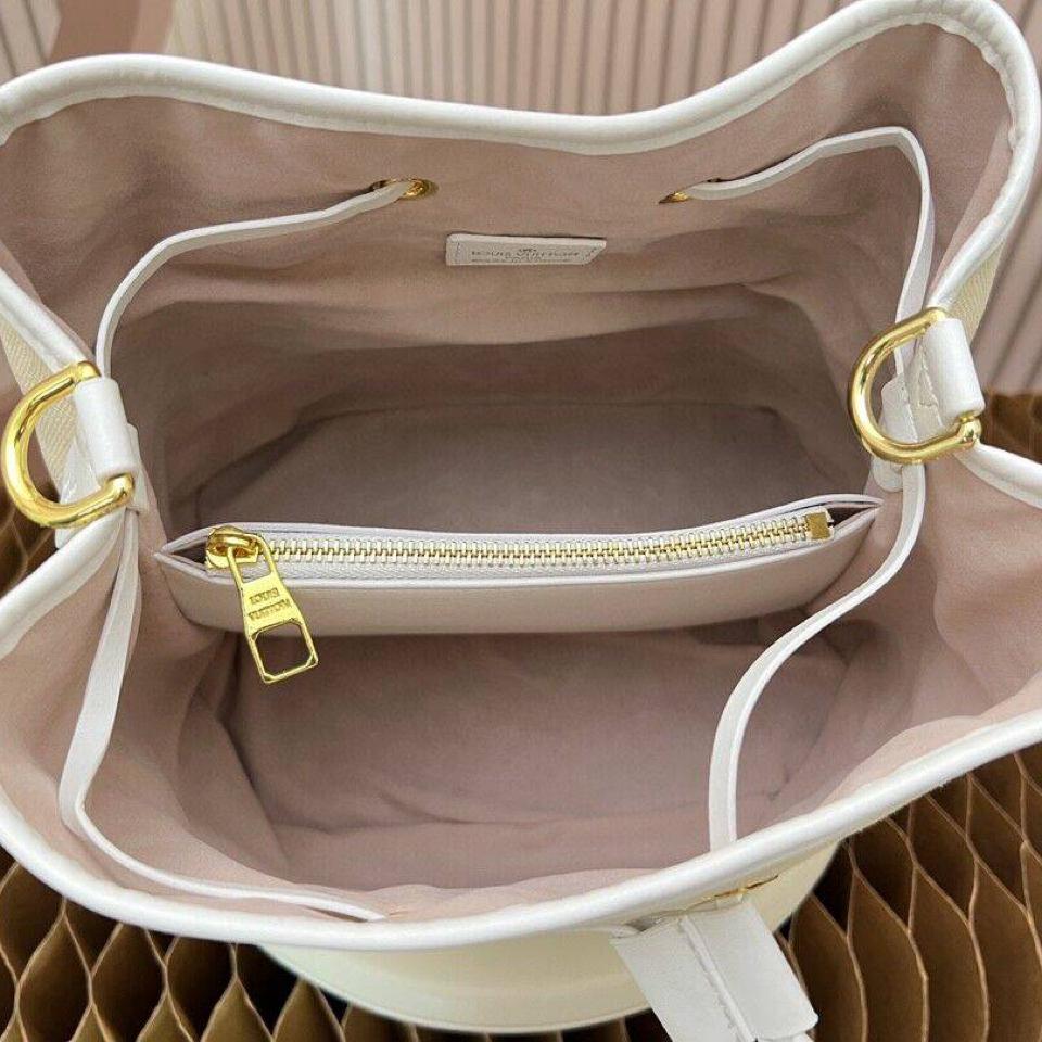 {{.FirstItem.Brand.Name}}({{.FirstItem.Brand.NameKana}})の「{{.FirstItem.Name}}」を使った{{.PostType}}