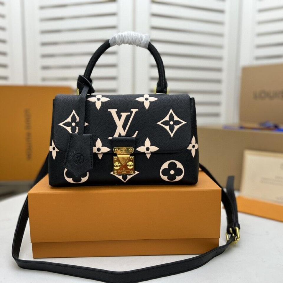 {{.FirstItem.Brand.Name}}({{.FirstItem.Brand.NameKana}})の「{{.FirstItem.Name}}」を使った{{.PostType}}