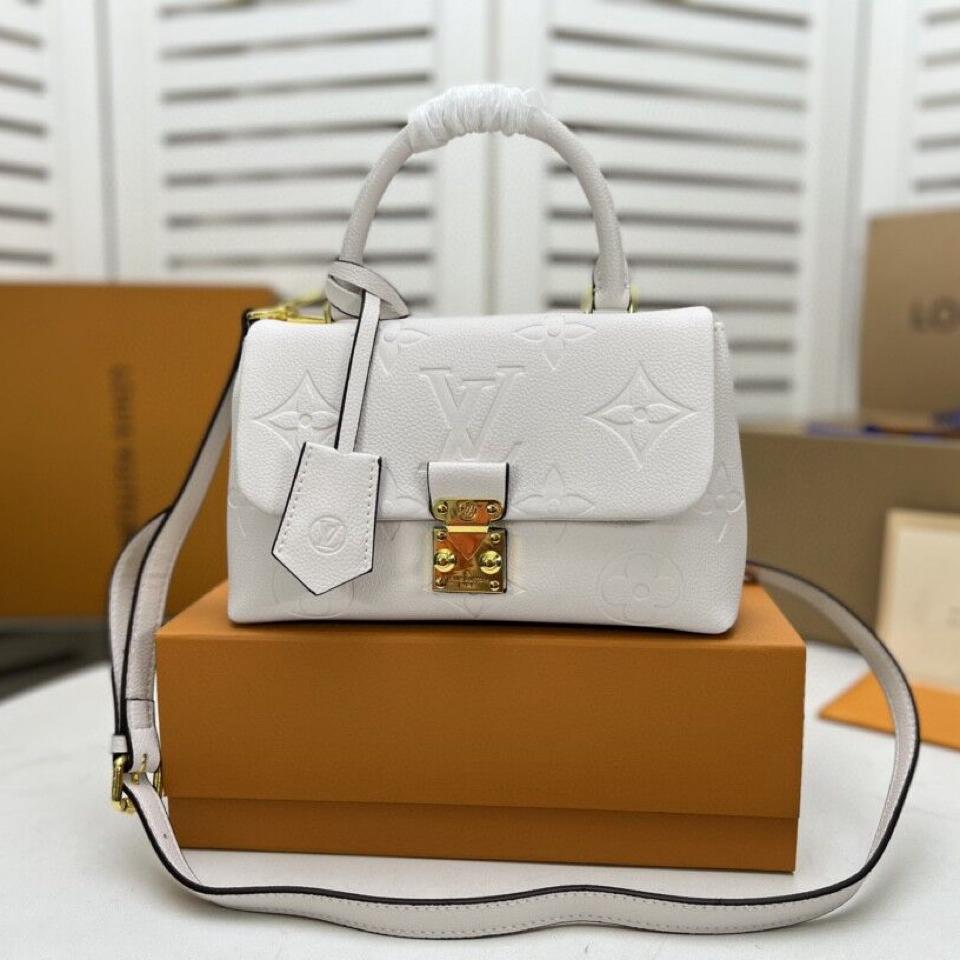 {{.FirstItem.Brand.Name}}({{.FirstItem.Brand.NameKana}})の「{{.FirstItem.Name}}」を使った{{.PostType}}