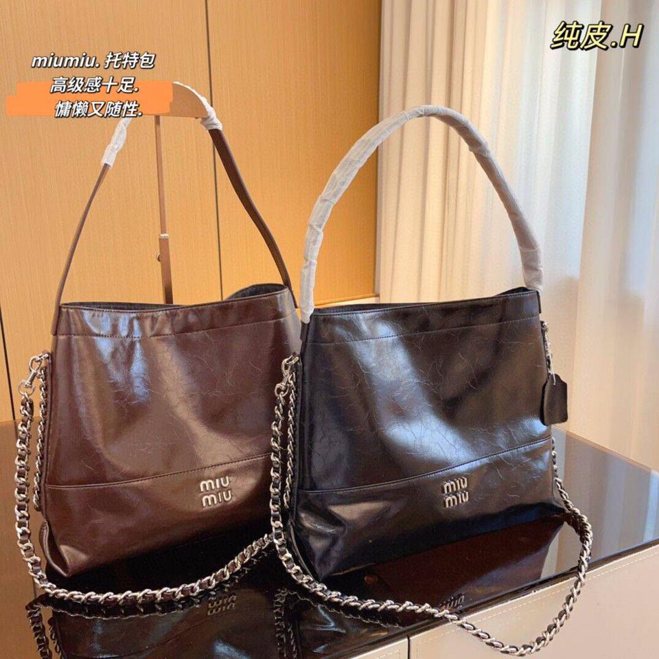 {{.FirstItem.Brand.Name}}({{.FirstItem.Brand.NameKana}})の「{{.FirstItem.Name}}」を使った{{.PostType}}