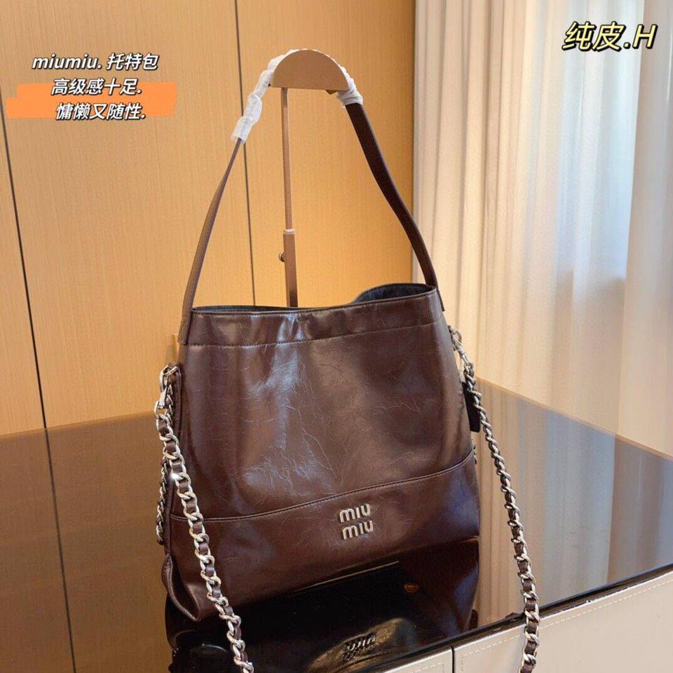 {{.FirstItem.Brand.Name}}({{.FirstItem.Brand.NameKana}})の「{{.FirstItem.Name}}」を使った{{.PostType}}