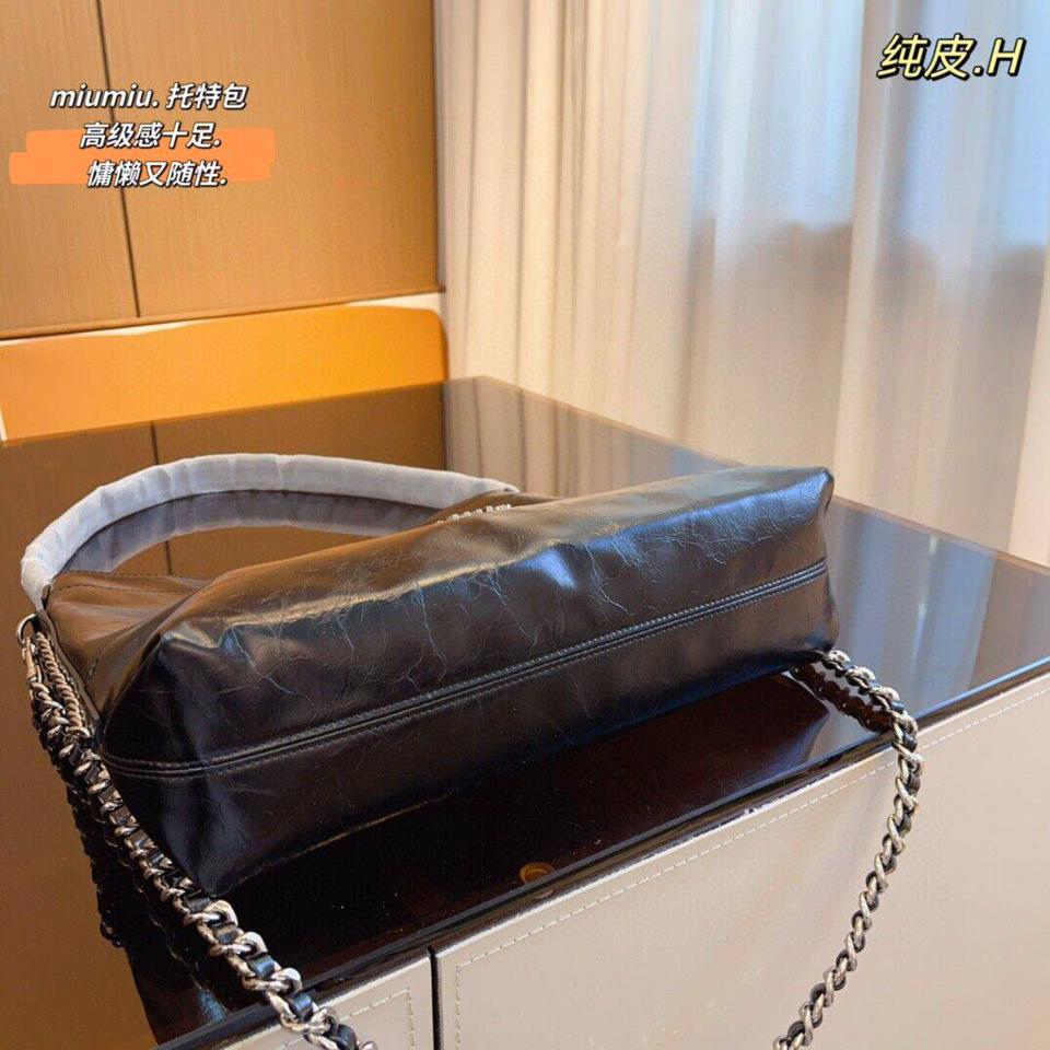 {{.FirstItem.Brand.Name}}({{.FirstItem.Brand.NameKana}})の「{{.FirstItem.Name}}」を使った{{.PostType}}