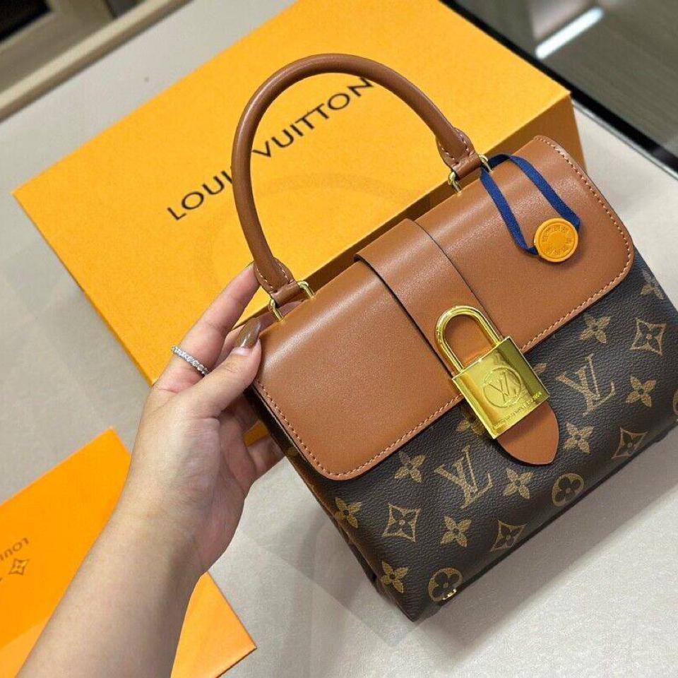 {{.FirstItem.Brand.Name}}({{.FirstItem.Brand.NameKana}})の「{{.FirstItem.Name}}」を使った{{.PostType}}