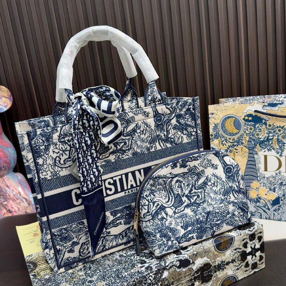 {{.FirstItem.Brand.Name}}({{.FirstItem.Brand.NameKana}})の「{{.FirstItem.Name}}」を使った{{.PostType}}