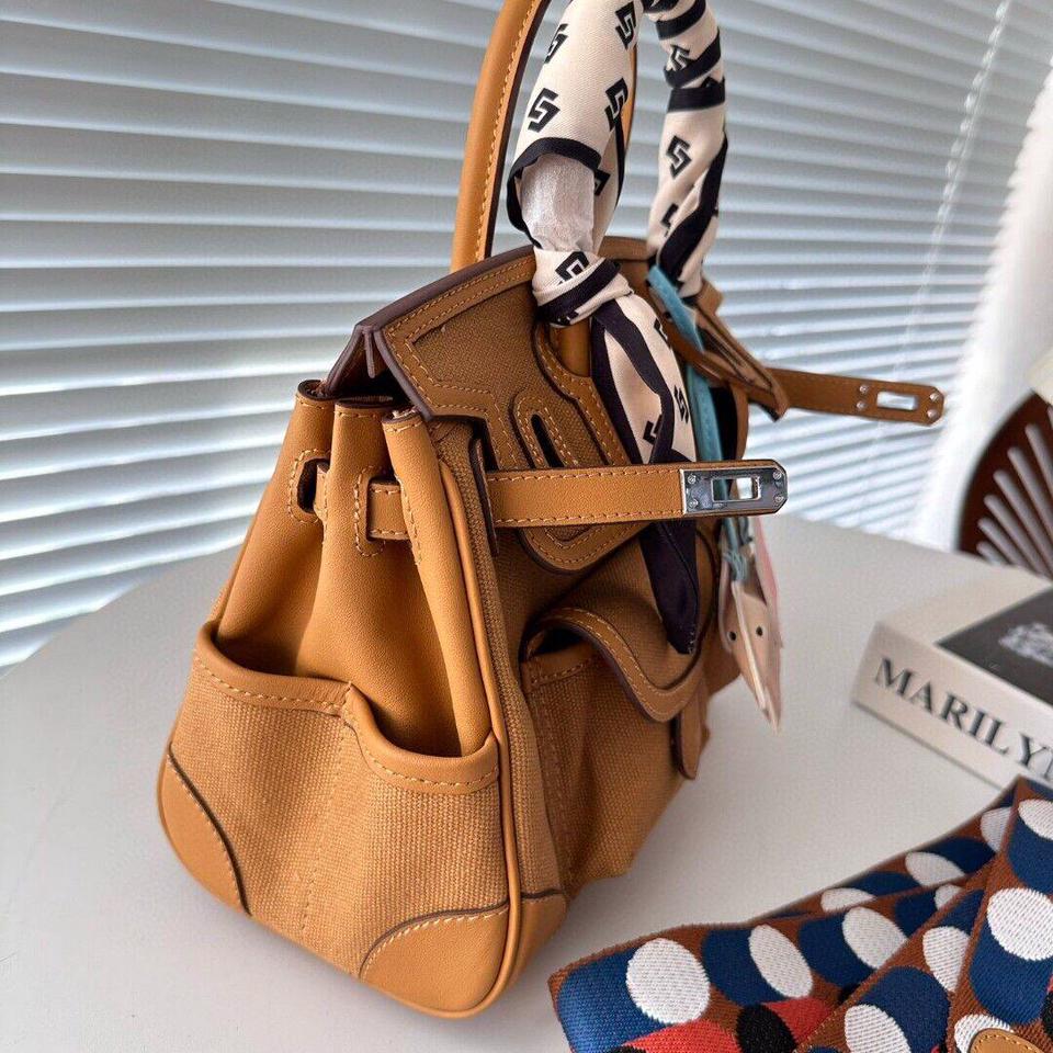 {{.FirstItem.Brand.Name}}({{.FirstItem.Brand.NameKana}})の「{{.FirstItem.Name}}」を使った{{.PostType}}