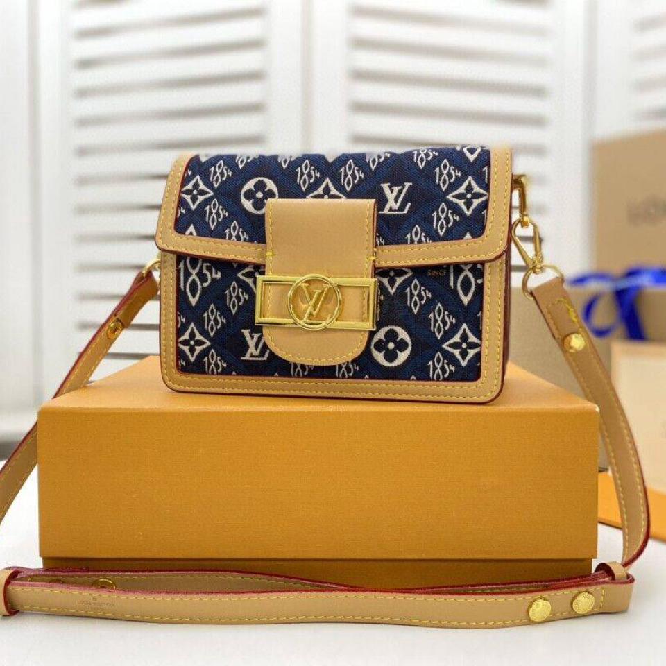 {{.FirstItem.Brand.Name}}({{.FirstItem.Brand.NameKana}})の「{{.FirstItem.Name}}」を使った{{.PostType}}