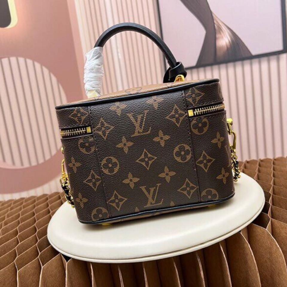 {{.FirstItem.Brand.Name}}({{.FirstItem.Brand.NameKana}})の「{{.FirstItem.Name}}」を使った{{.PostType}}