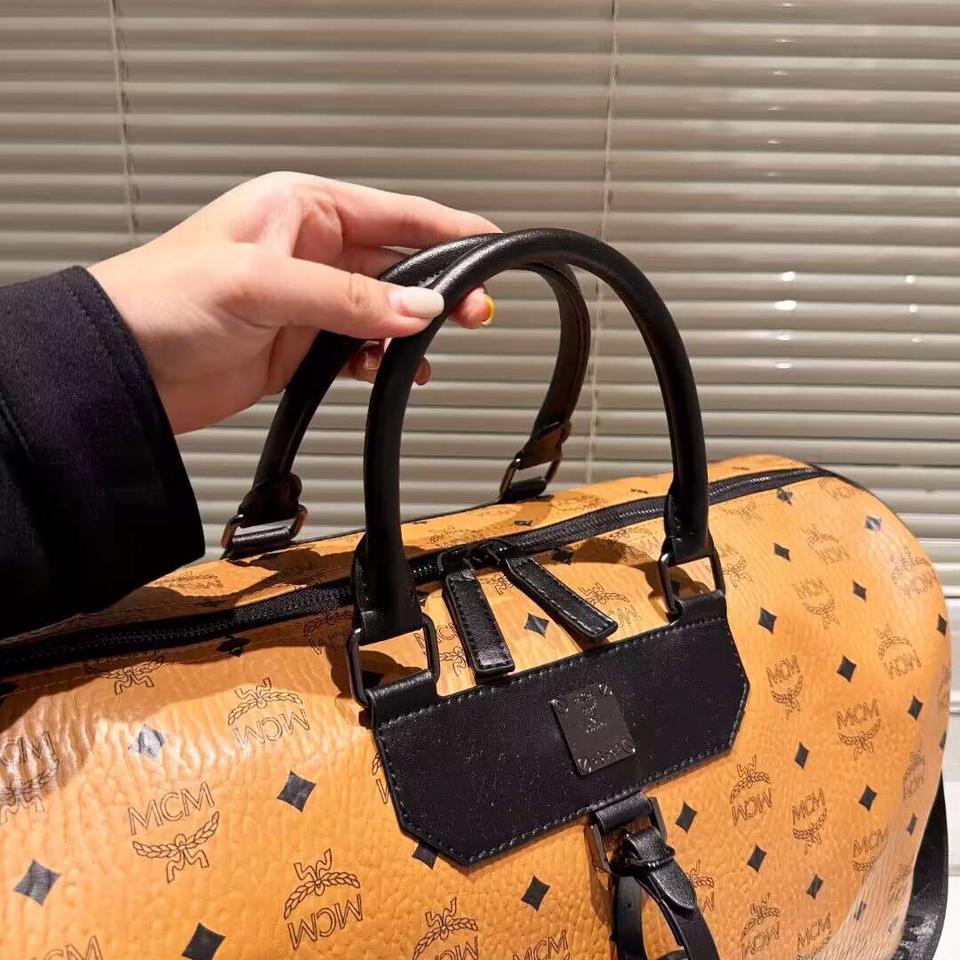 {{.FirstItem.Brand.Name}}({{.FirstItem.Brand.NameKana}})の「{{.FirstItem.Name}}」を使った{{.PostType}}