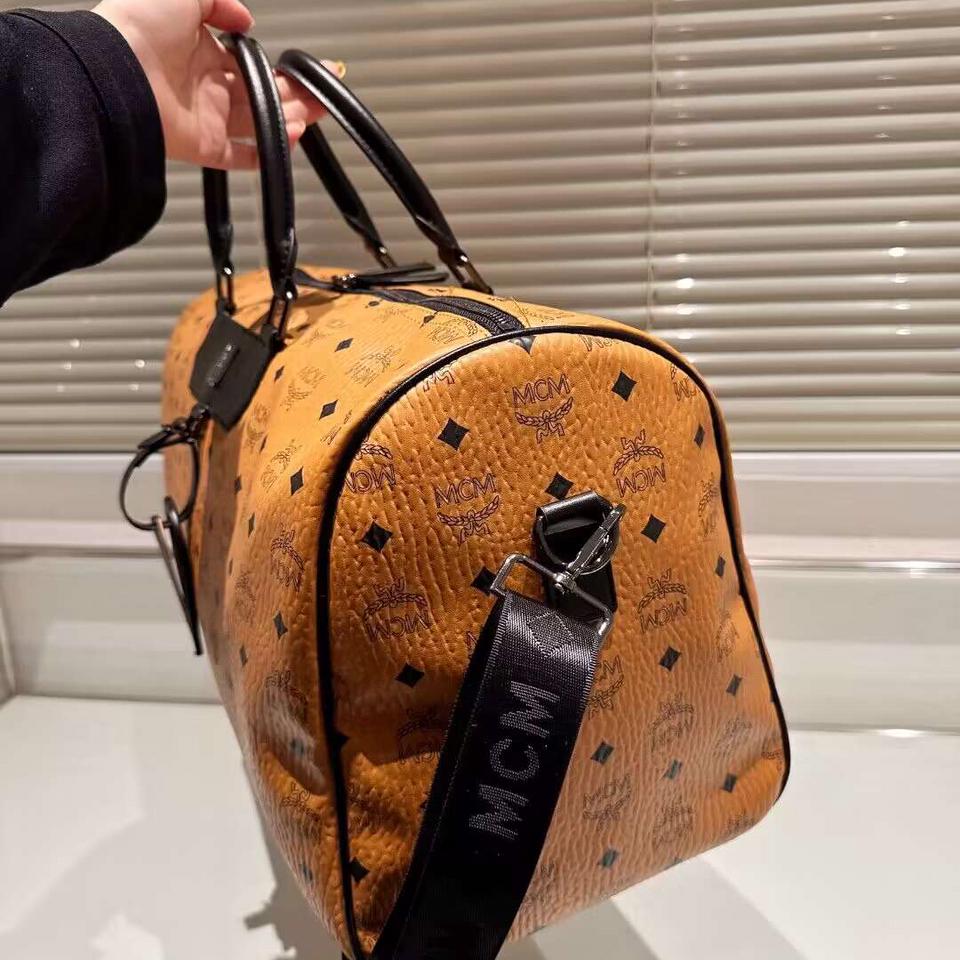 {{.FirstItem.Brand.Name}}({{.FirstItem.Brand.NameKana}})の「{{.FirstItem.Name}}」を使った{{.PostType}}