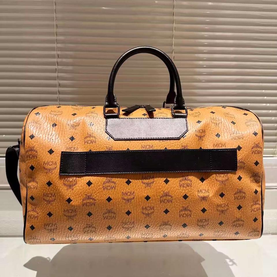 {{.FirstItem.Brand.Name}}({{.FirstItem.Brand.NameKana}})の「{{.FirstItem.Name}}」を使った{{.PostType}}