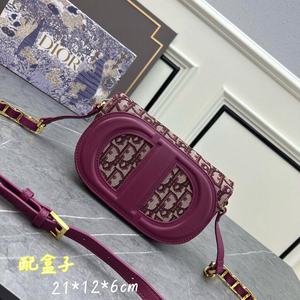 {{.FirstItem.Brand.Name}}({{.FirstItem.Brand.NameKana}})の「{{.FirstItem.Name}}」を使った{{.PostType}}