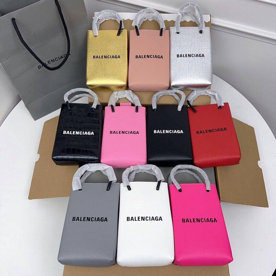 {{.FirstItem.Brand.Name}}({{.FirstItem.Brand.NameKana}})の「{{.FirstItem.Name}}」を使った{{.PostType}}