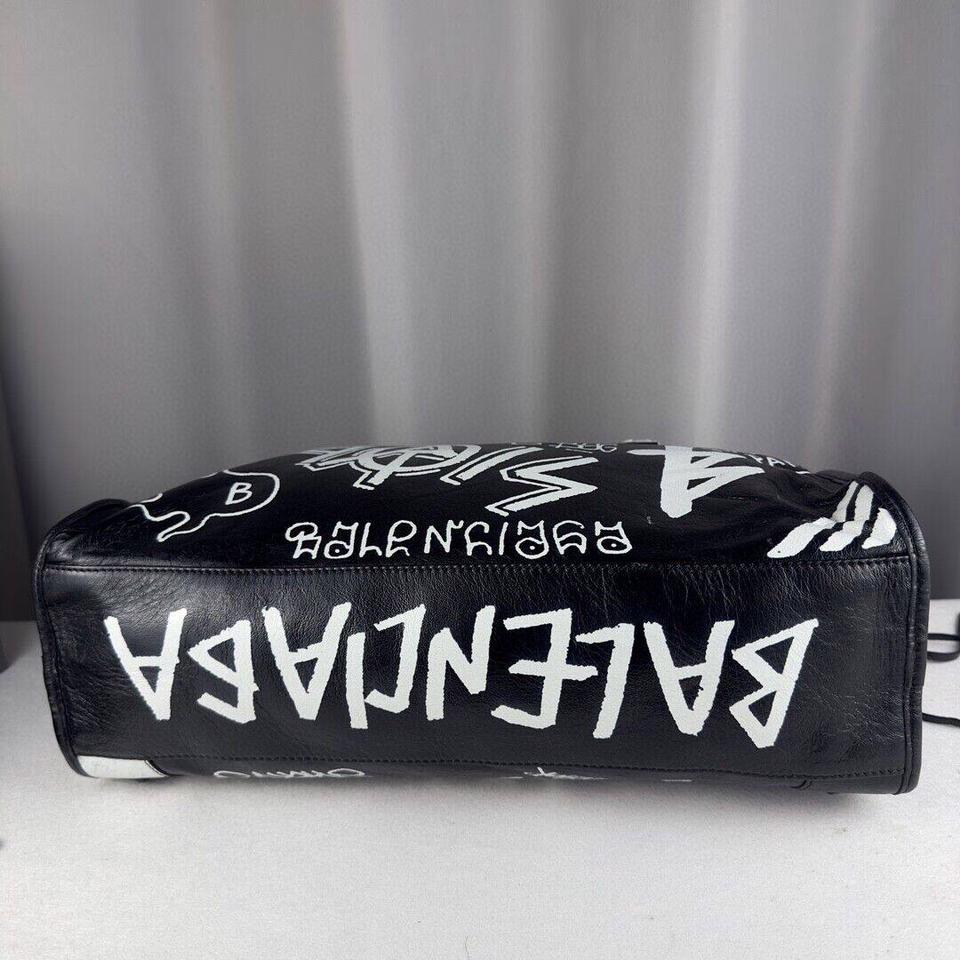 {{.FirstItem.Brand.Name}}({{.FirstItem.Brand.NameKana}})の「{{.FirstItem.Name}}」を使った{{.PostType}}