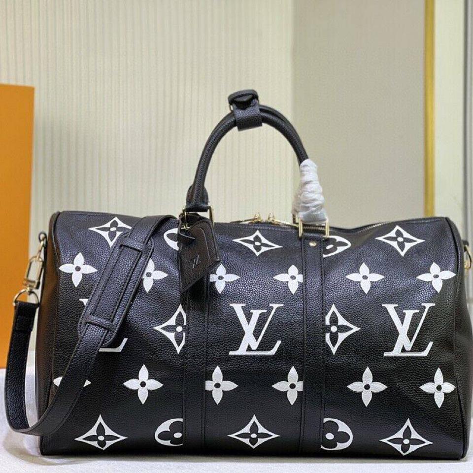 {{.FirstItem.Brand.Name}}({{.FirstItem.Brand.NameKana}})の「{{.FirstItem.Name}}」を使った{{.PostType}}